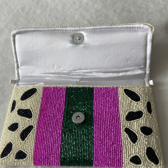 New! Beautiful handmade fully beaded clutch - Picture 3 of 6